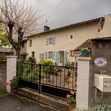 Montembœuf La Maison Des Fleurs المظهر الخارجي الصورة
