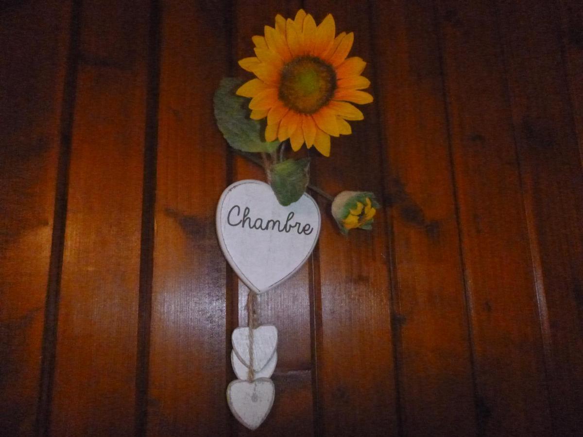 Montembœuf La Maison Des Fleurs المظهر الخارجي الصورة