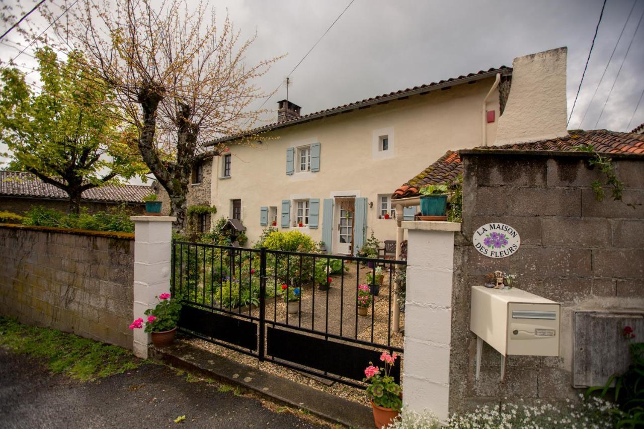 Montembœuf La Maison Des Fleurs المظهر الخارجي الصورة