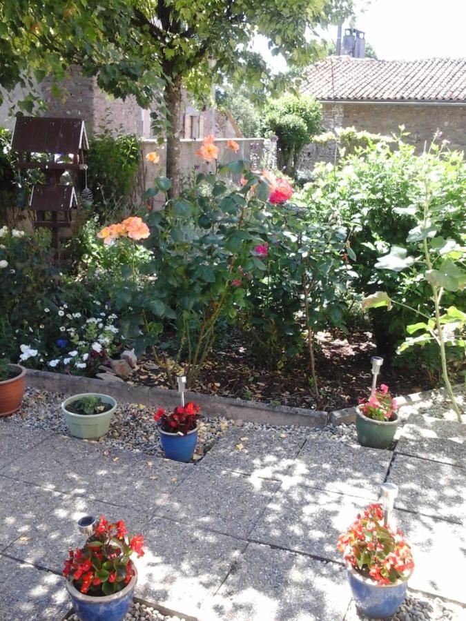 Montembœuf La Maison Des Fleurs المظهر الخارجي الصورة
