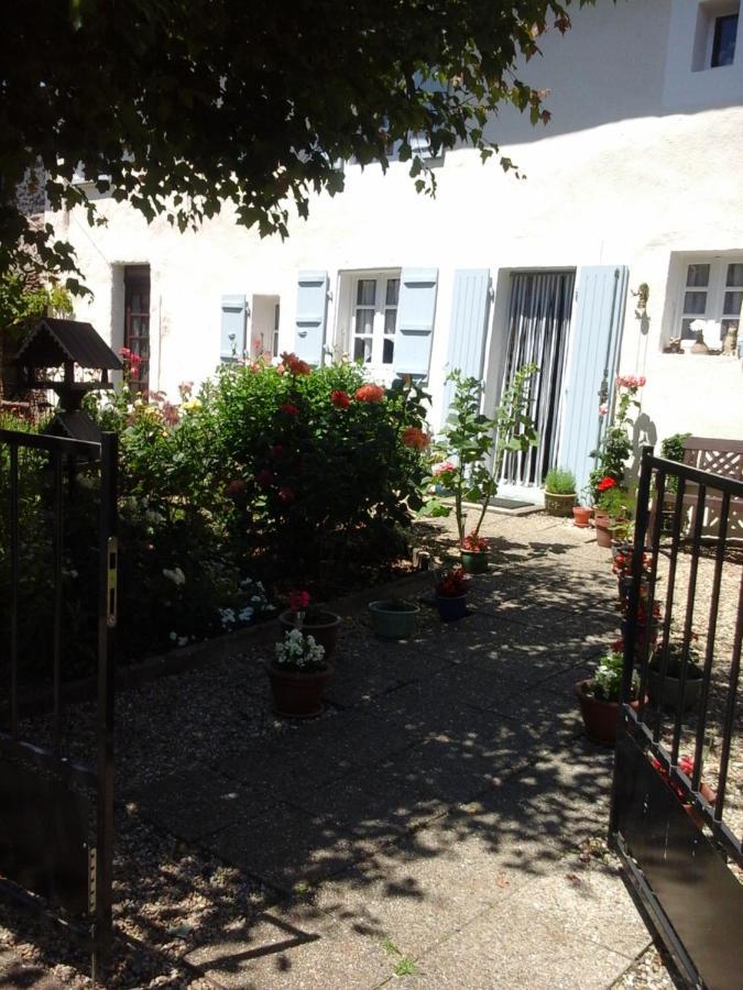 Montembœuf La Maison Des Fleurs المظهر الخارجي الصورة