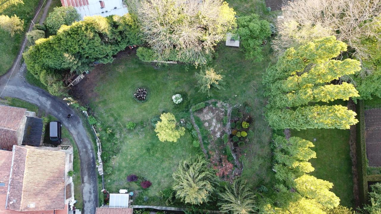 Montembœuf La Maison Des Fleurs المظهر الخارجي الصورة